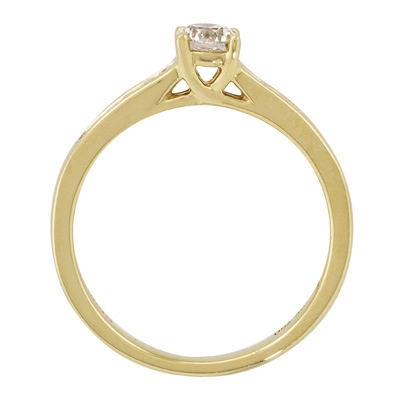 Anillo de compromiso con diamante central redondo GIA de 0.30ct y decoración en diamantes, oro tono amarillo 18k