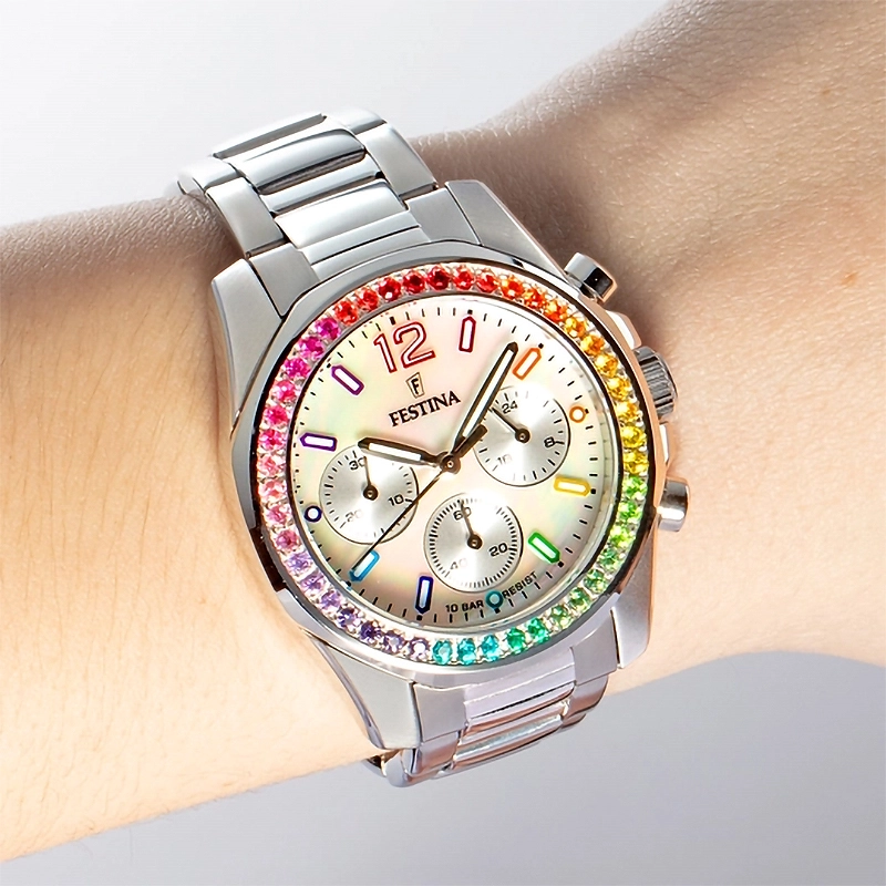 Reloj Festina analogo, para Dama, tablero redondo color blanco, estilo index + arabigo, pulso acero color plateado, calendario, cronografo