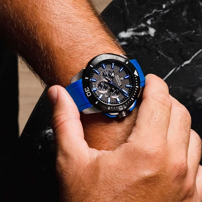 Reloj Festina analogo, para Hombre, tablero redondo colores negro y azul, estilo index, pulso silicona color azul, calendario, cronografo