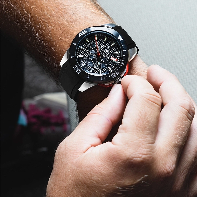Reloj Festina analogo, para Hombre, tablero redondo colores negro y rojo, estilo index, pulso silicona color negro, calendario, cronografo