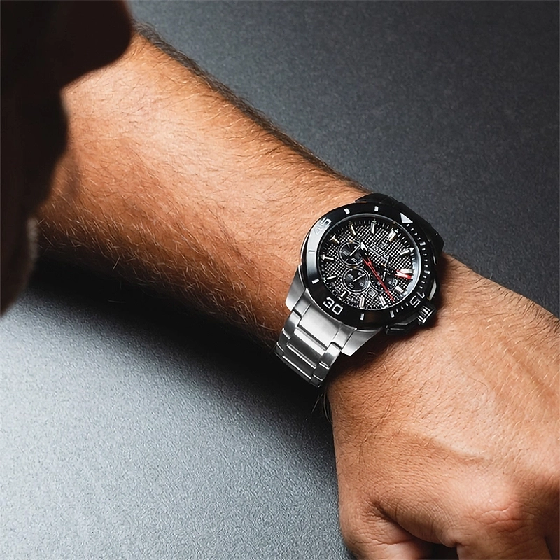 Reloj Festina analogo, para Hombre, tablero redondo colores negro y rojo, estilo index, pulso acero color plateado, calendario, cronografo