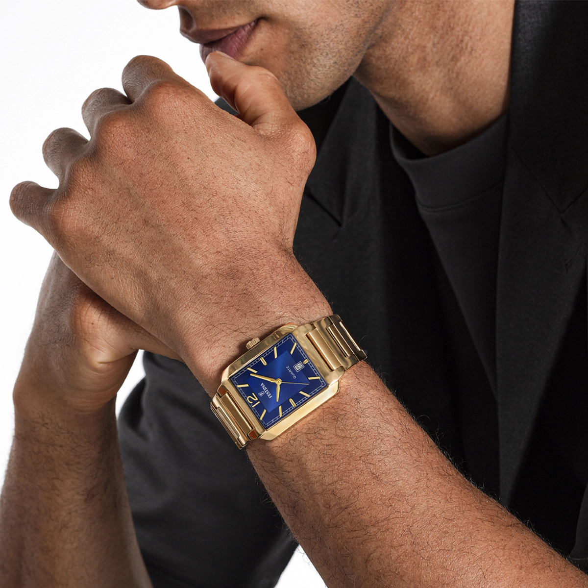 Reloj Festina analogo, para Hombre, tablero rectangular color azul, estilo index + arabigo, pulso acero color dorado, calendario