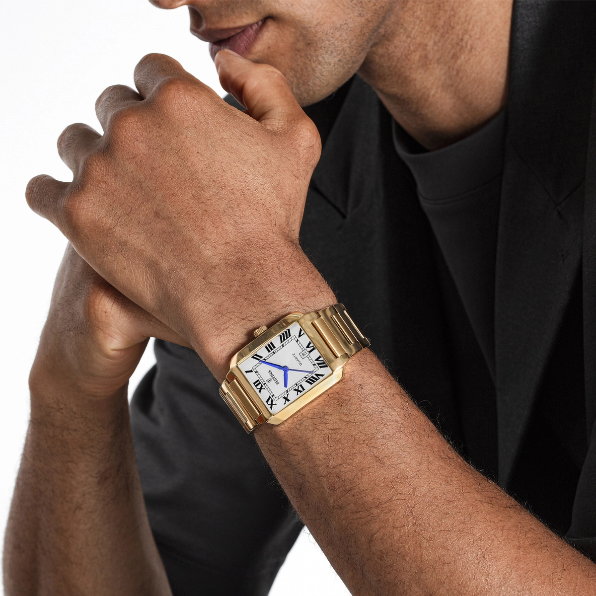 Reloj Festina analogo, para Hombre, tablero rectangular color plateado, estilo romanos, pulso acero color dorado, calendario