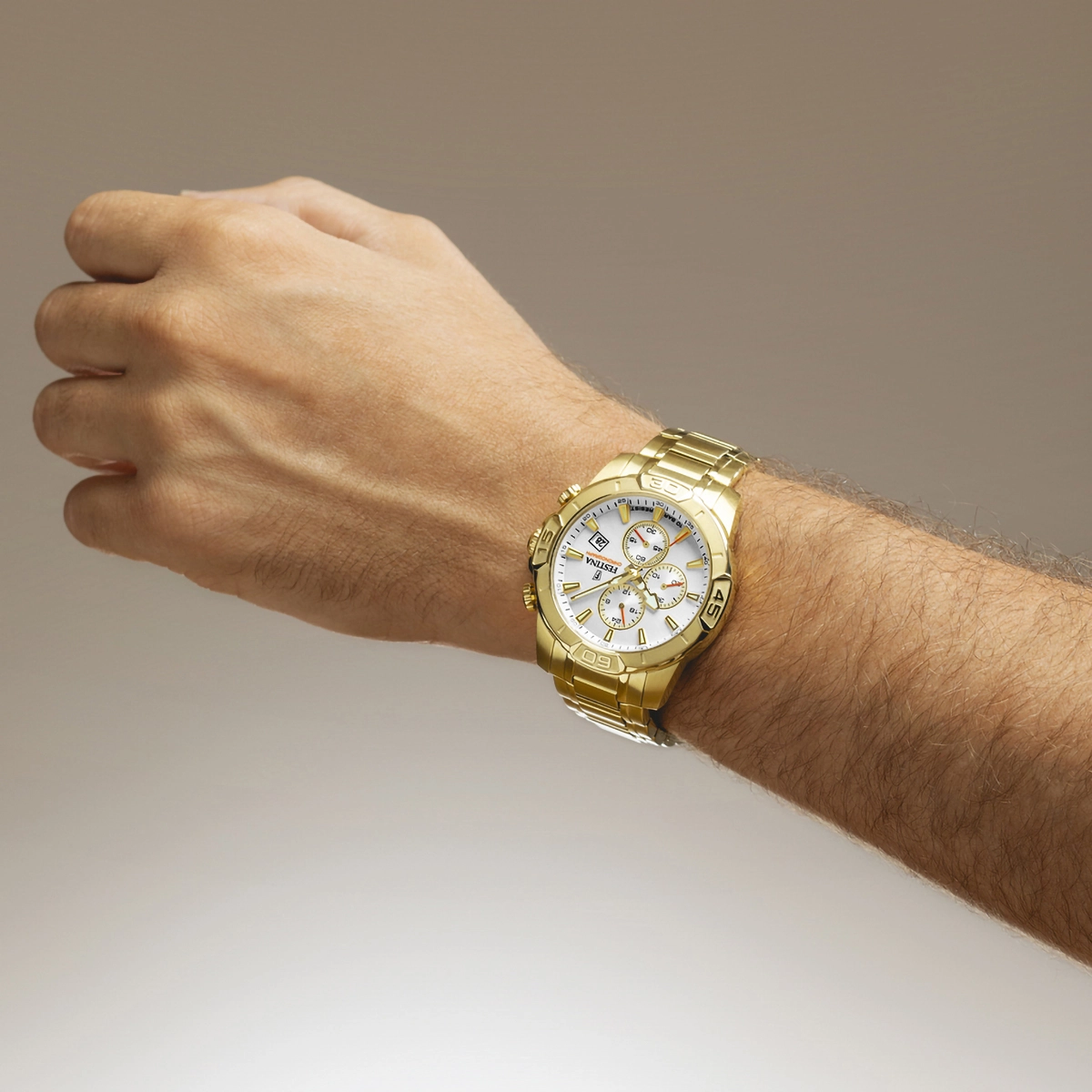 Reloj Festina analogo, para Hombre, tablero redondo colores plateado y dorado, estilo index, pulso acero color dorado, calendario, cronografo
