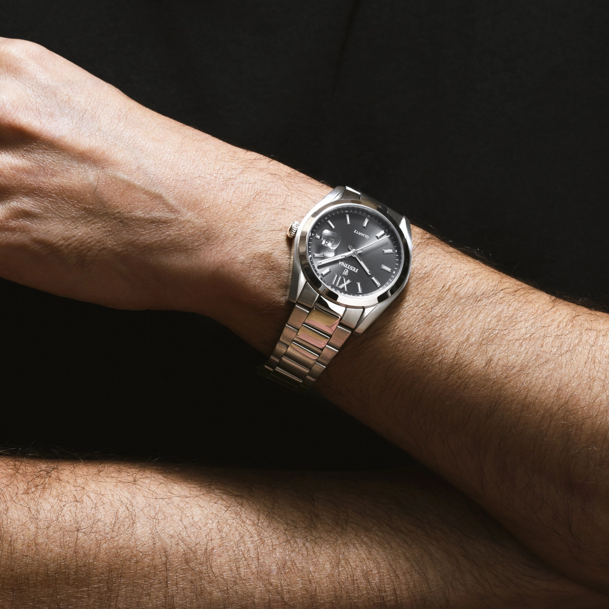 Reloj Festina análogo, para Hombre, tablero redondo color gris, estilo index + romano, pulso acero color plateado, calendario