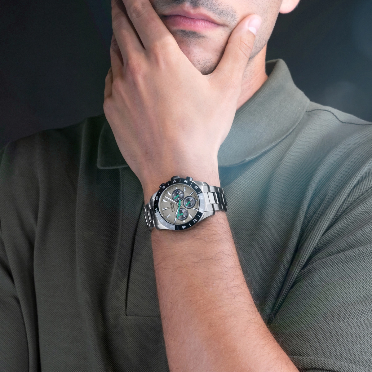 Reloj Festina analogo, Unisex, tablero redondo color gris, estilo index, pulso acero color gris, cronografo