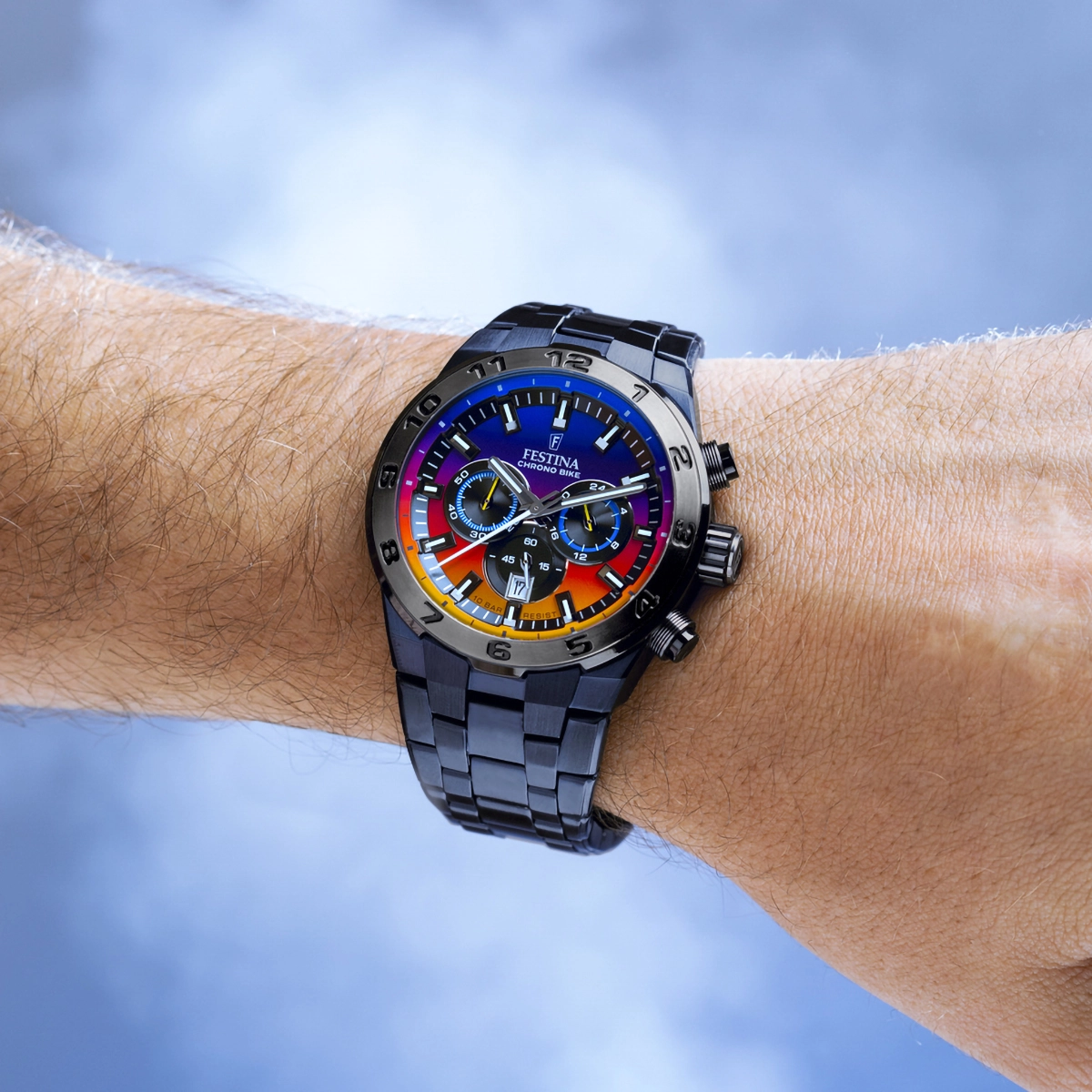 Reloj Festina analogo, para Hombre, tablero redondo colores azul y naranja, estilo index, pulso acero color azul, calendario, cronografo