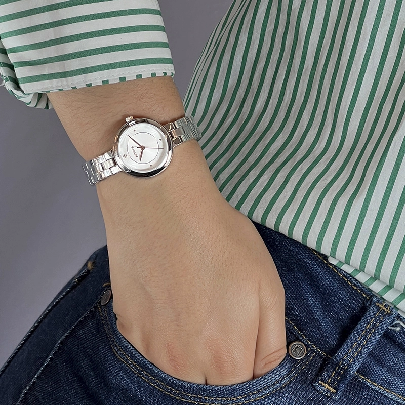 Reloj Kevins analogo, para Dama, tablero redondo colores plateado y rosa, estilo puntos, pulso acero color plateado