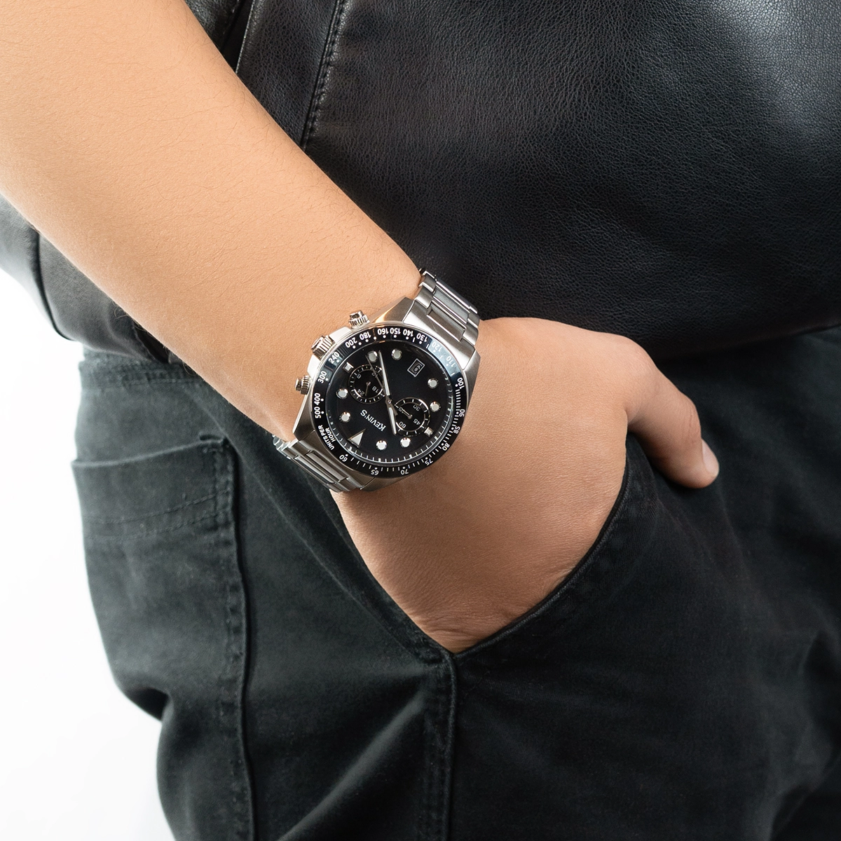 Reloj Kevins analogo, para Hombre, tablero redondo colores negro y blanco, estilo puntos, pulso acero color plateado, calendario, cronografo
