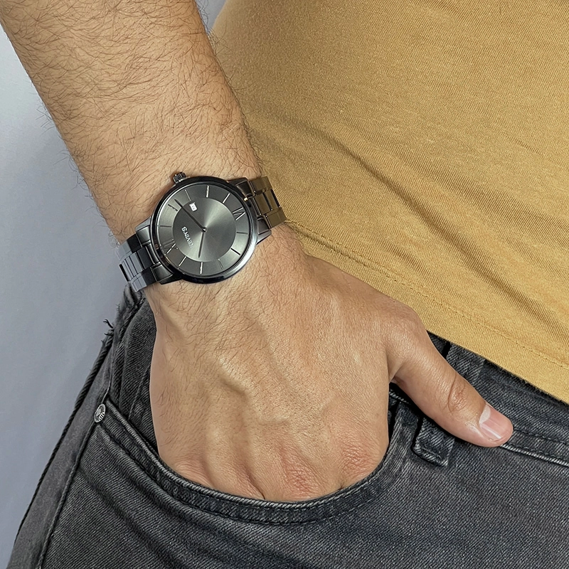 Reloj Kevins analogo, para Hombre, tablero redondo colores negro y plateado, estilo index + romano, pulso acero color negro, calendario