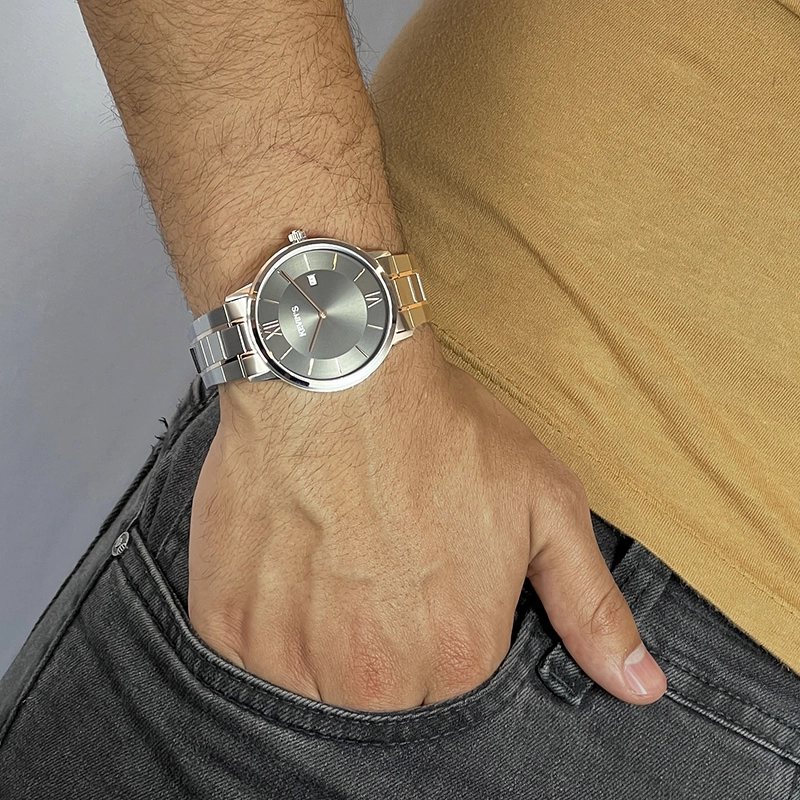 Reloj Kevins analogo, para Hombre, tablero redondo colores negro y rosa, estilo index + romano, pulso acero colores plateado y rosa, calendario