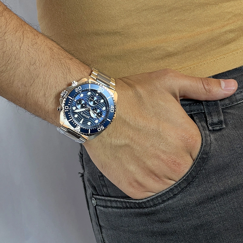 Reloj Kevins analogo, para Hombre, tablero redondo colores azul y blanco, estilo index + puntos, pulso acero colores plateado y azul