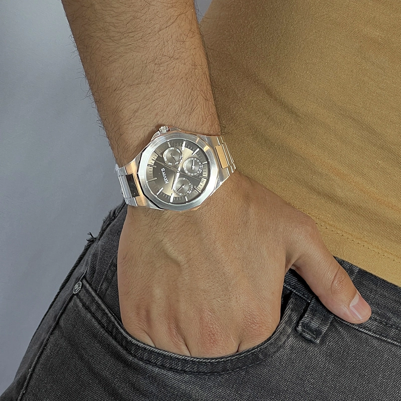 Reloj Kevins analogo, para Hombre, tablero redondo colores gris y plateado, estilo index, pulso acero color plateado, calendario