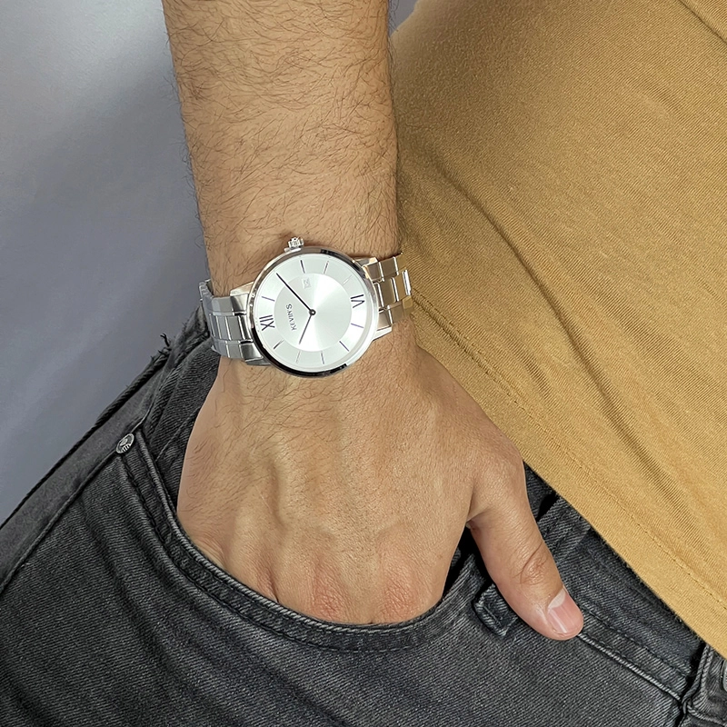 Reloj Kevins analogo, para Hombre, tablero redondo colores blanco y plateado, estilo index + romano, pulso acero color plateado, calendario