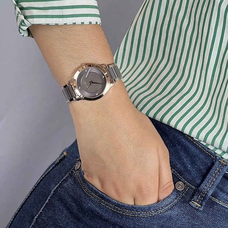 Reloj Kevins analogo, para Dama, tablero redondo colores café y rosa, estilo puntos, pulso cerámica colores rosa y café