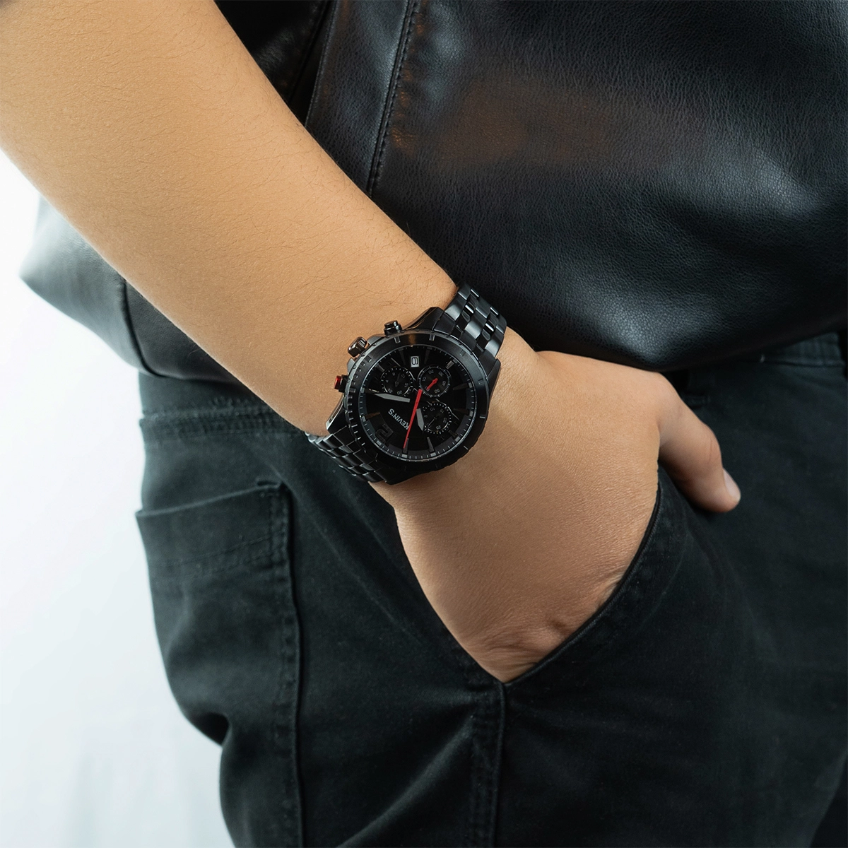 Reloj Kevins analogo, para Hombre, tablero redondo colores negro y rojo, estilo index + arabigo, pulso acero color negro, calendario, cronografo