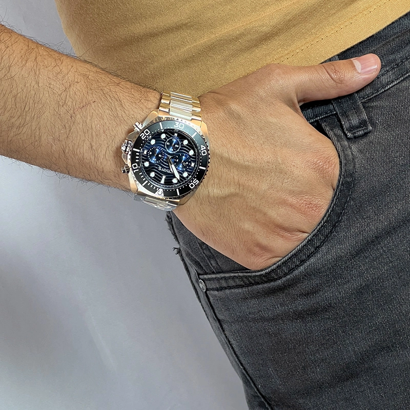 Reloj Kevins analogo, para Hombre, tablero redondo colores negro y azul, estilo index + puntos, pulso acero color plateado