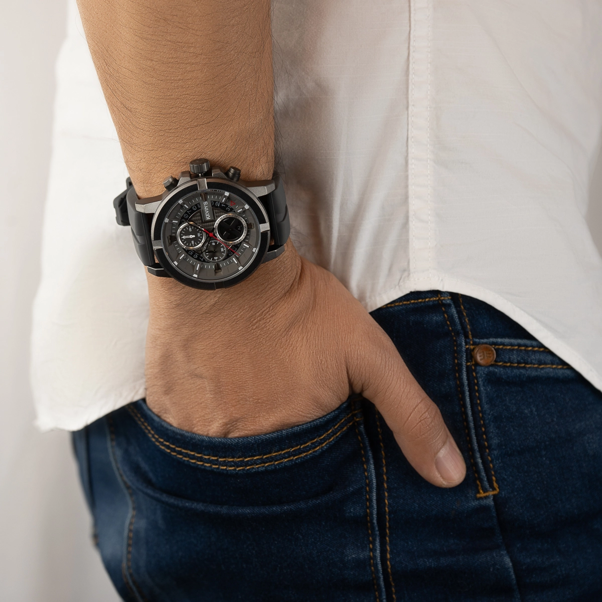 Reloj Kevins analogo, para Hombre, tablero redondo color gris, estilo index, pulso silicona color gris, calendario, cronografo