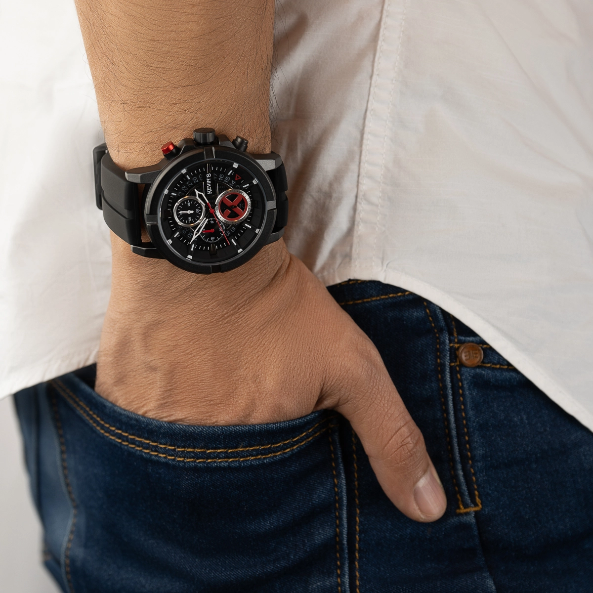 Reloj Kevins analogo, para Hombre, tablero redondo colores negro y rojo, estilo index, pulso silicona color negro, calendario, cronografo