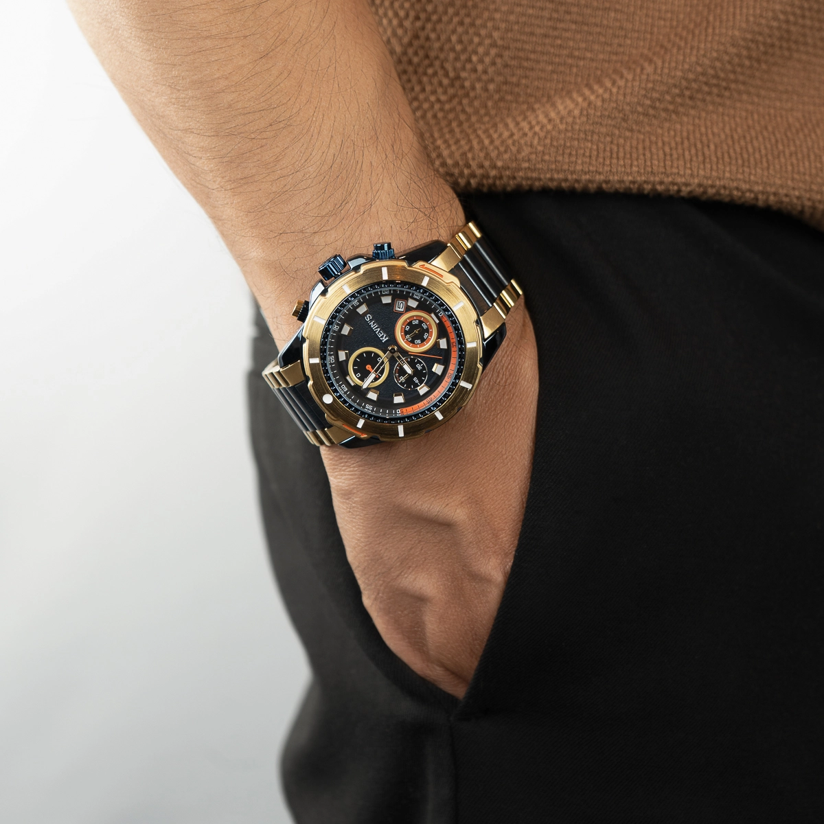 Reloj Kevins analogo, para Hombre, tablero redondo color azul, estilo puntos, pulso metalico colores dorado y azul, calendario, cronografo