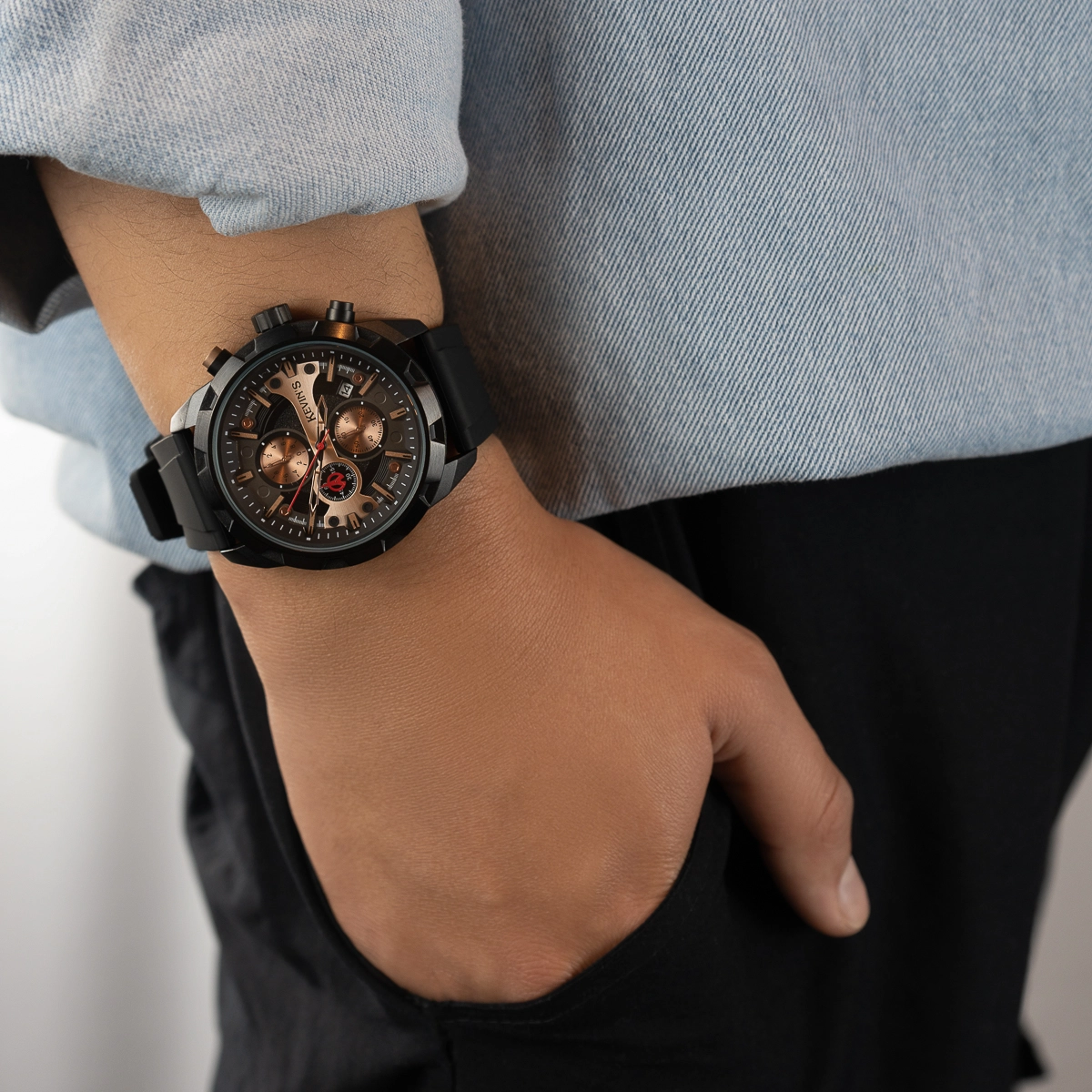 Reloj Kevins analogo, para Hombre, tablero redondo colores negro y rosa, estilo index + puntos, pulso silicona color negro, calendario, cronografo