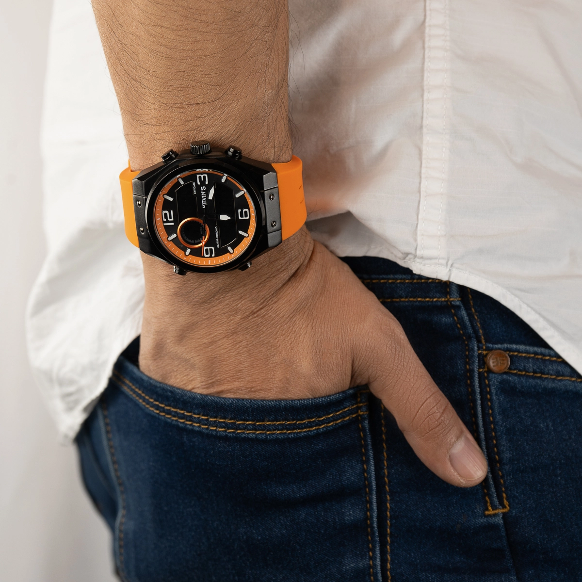 Reloj Kevins analogo y digital, para Hombre, tablero redondo colores negro y naranja, estilo index + arabigo, pulso silicona color naranja, calendario