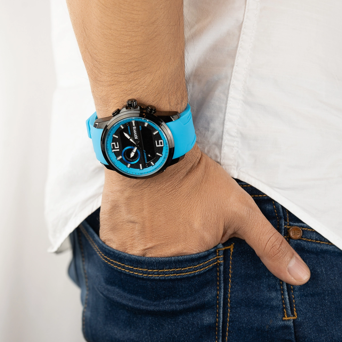 Reloj Kevins analogo y digital, para Hombre, tablero redondo colores negro y azul, estilo index + arabigo, pulso silicona color azul, calendario