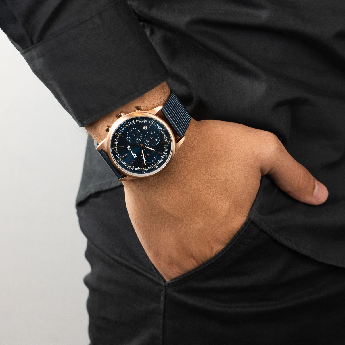 Reloj Kevins analogo, para Hombre, tablero redondo color azul, estilo index, pulso acero color azul, calendario