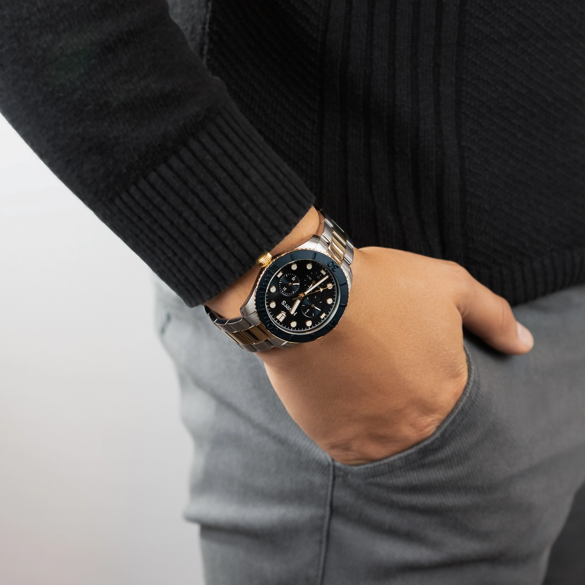 Reloj Kevins analogo, para Hombre, tablero redondo colores azul y dorado, estilo puntos, pulso acero colores plateado y dorado, calendario
