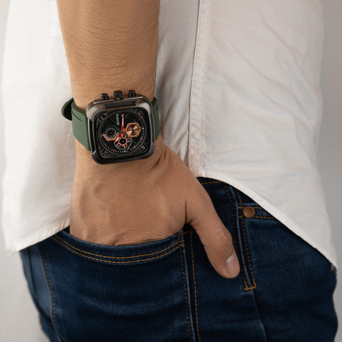 Reloj Kevins analogo, para Hombre, tablero cuadrado colores negro y rosa, estilo puntos, pulso silicona color verde, calendario, cronografo