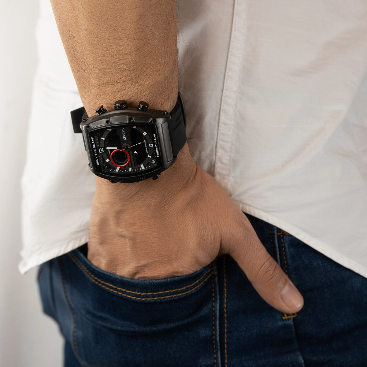 Reloj Kevins analogo y digital, para Hombre, tablero rectangular colores negro y rojo, estilo index + arabigo, pulso silicona color negro, calendario