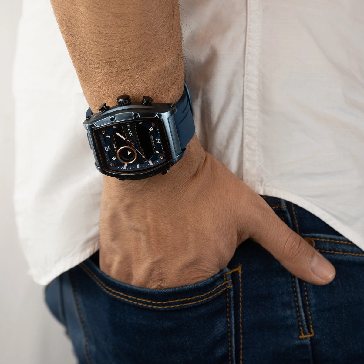 Reloj Kevins analogo y digital, para Hombre, tablero rectangular colores azul y rosa, estilo index + arabigo, pulso silicona color azul, calendario