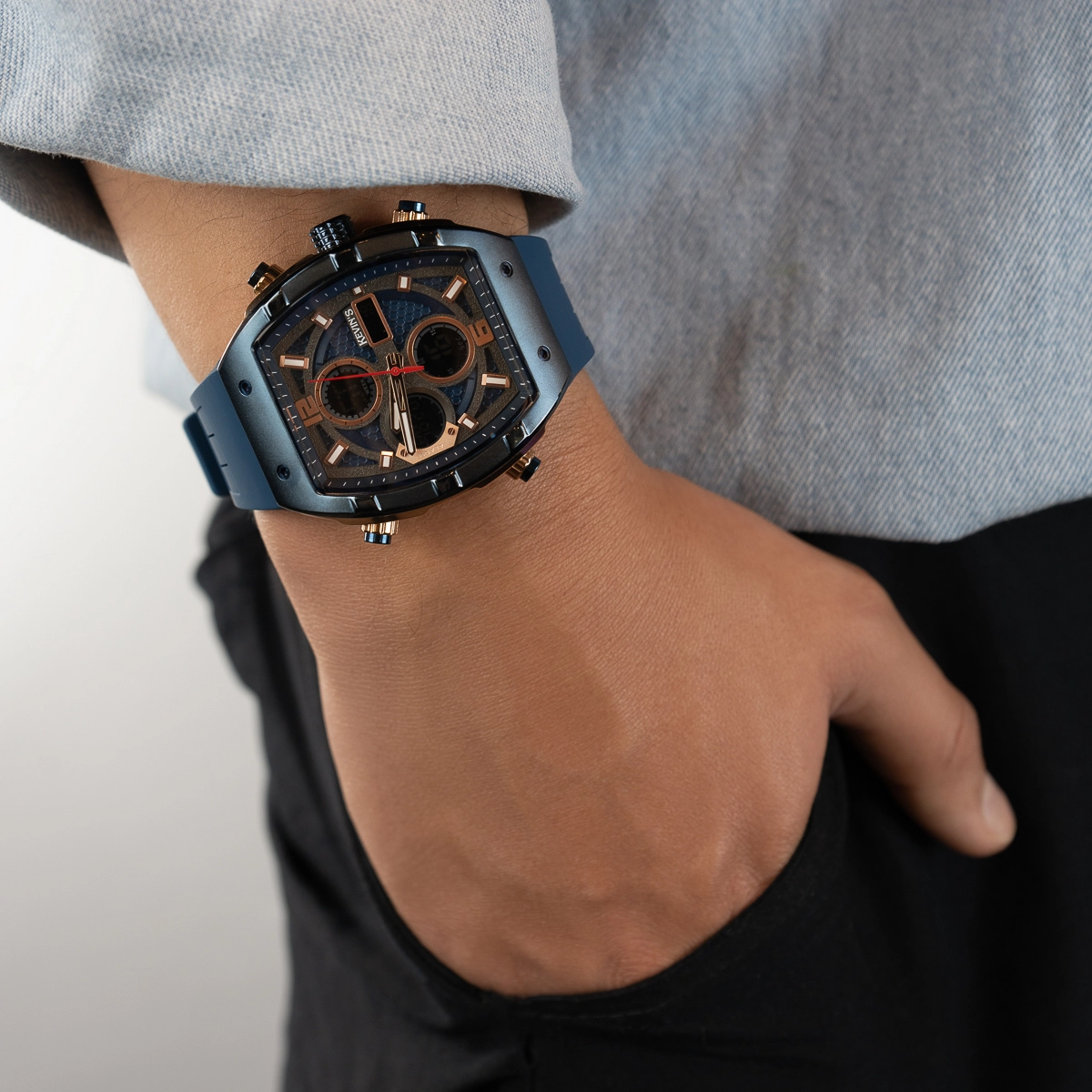 Reloj Kevins analogo y digital, para Hombre, tablero rectangular colores azul y rosa, estilo index + arabigo, pulso silicona color azul, calendario