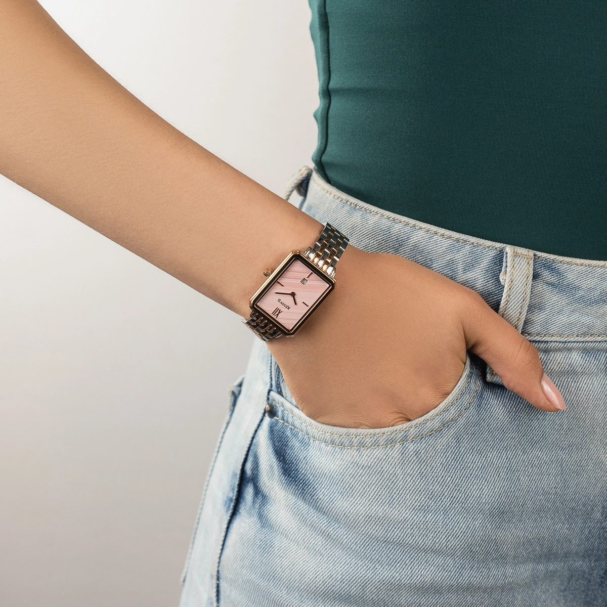 Reloj Kevins analogo, para Dama, tablero rectangular colores rosado y rosa, estilo index + romano, pulso acero colores plateado y rosa, calendario