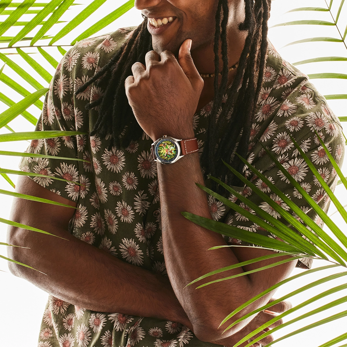 Reloj Citizen análogo, para Hombre, tablero redondo color multi, estilo arábigos, pulso cuero color café, calendario
