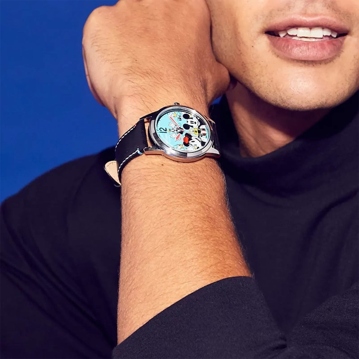 Reloj Citizen análogo, Unisex, tablero redondo color multi, estilo arábigos, pulso cuero color negro, calendario