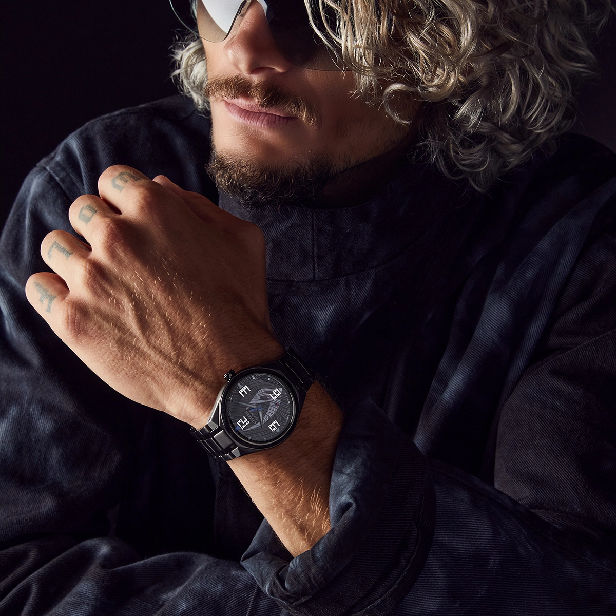 Reloj Citizen análogo, para Hombre, tablero redondo color gris, estilo puntos + arábigo, pulso acero color negro
