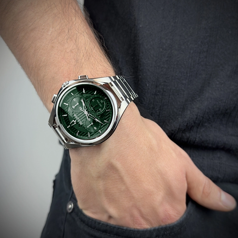 Reloj Bulova análogo, para Hombre, tablero redondo color verde, estilo index, pulso acero color plateado, cronografo