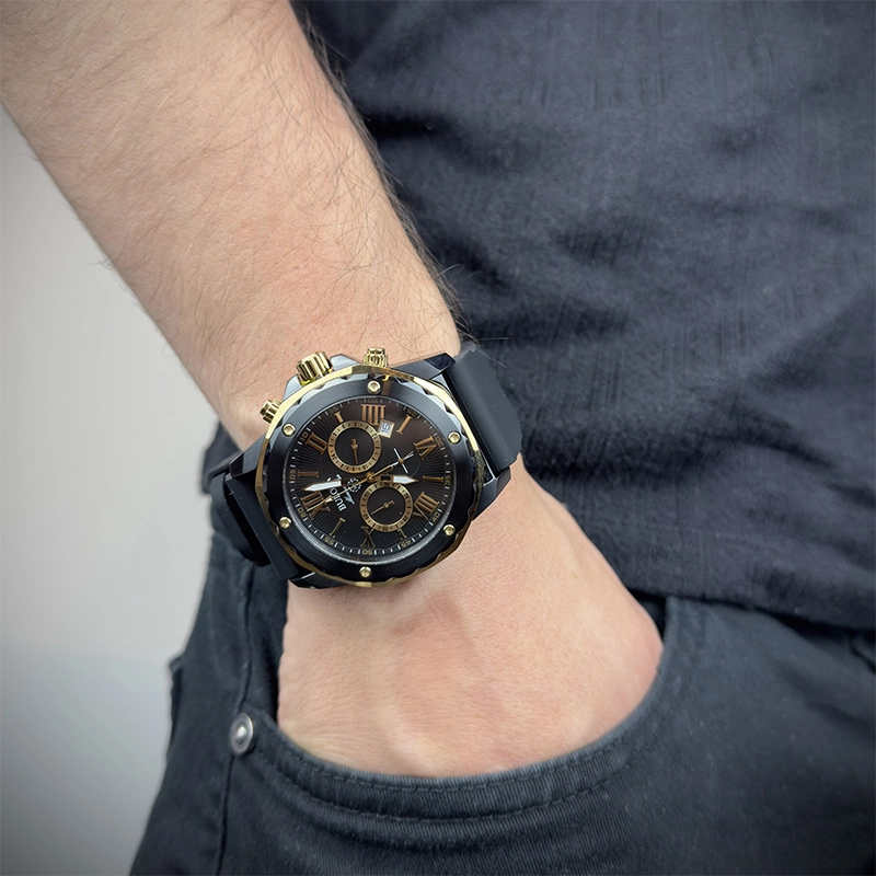 Reloj Bulova análogo, para Hombre, tablero redondo color negro, estilo index + romano, pulso silicona color negro, calendario, cronografo