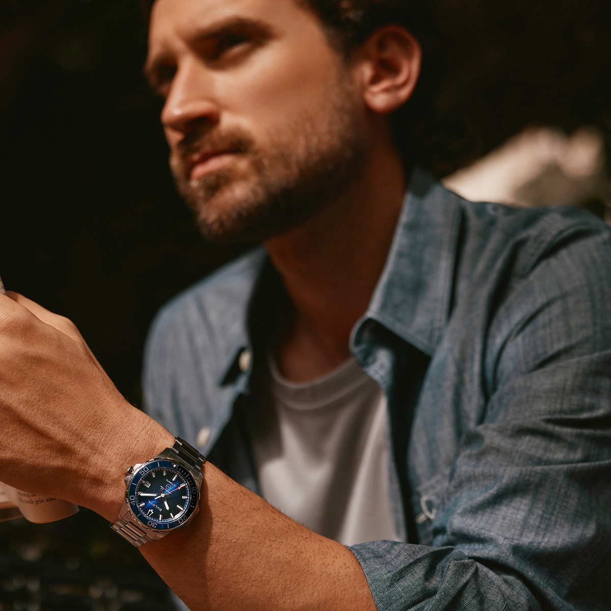 Reloj Bulova análogo, para Hombre, tablero redondo color azul, estilo index, pulso acero color plateado, calendario