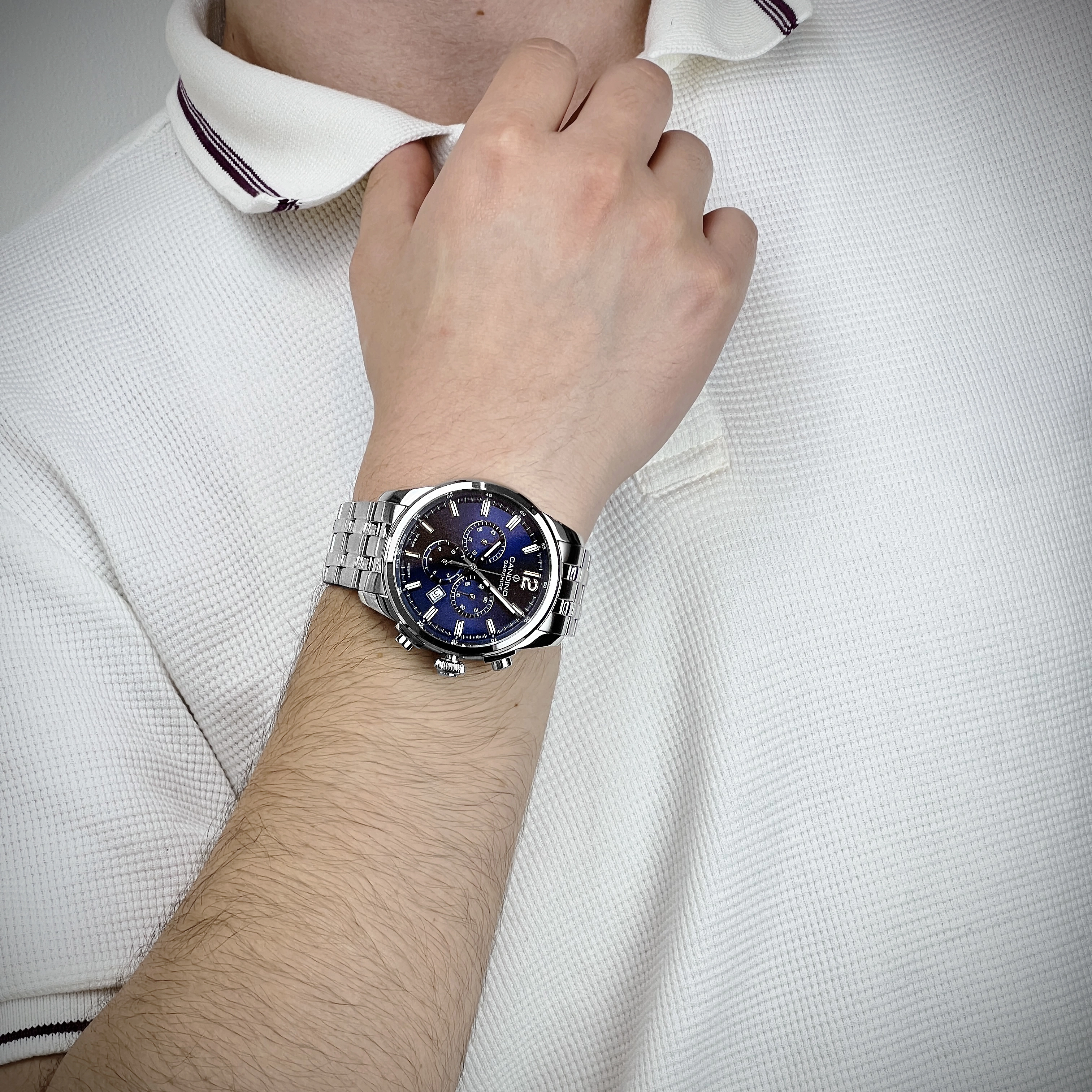 Reloj Candino análogo, para Hombre, tablero redondo color azul, estilo index + arábigo, pulso acero color plateado, calendario, cronografo