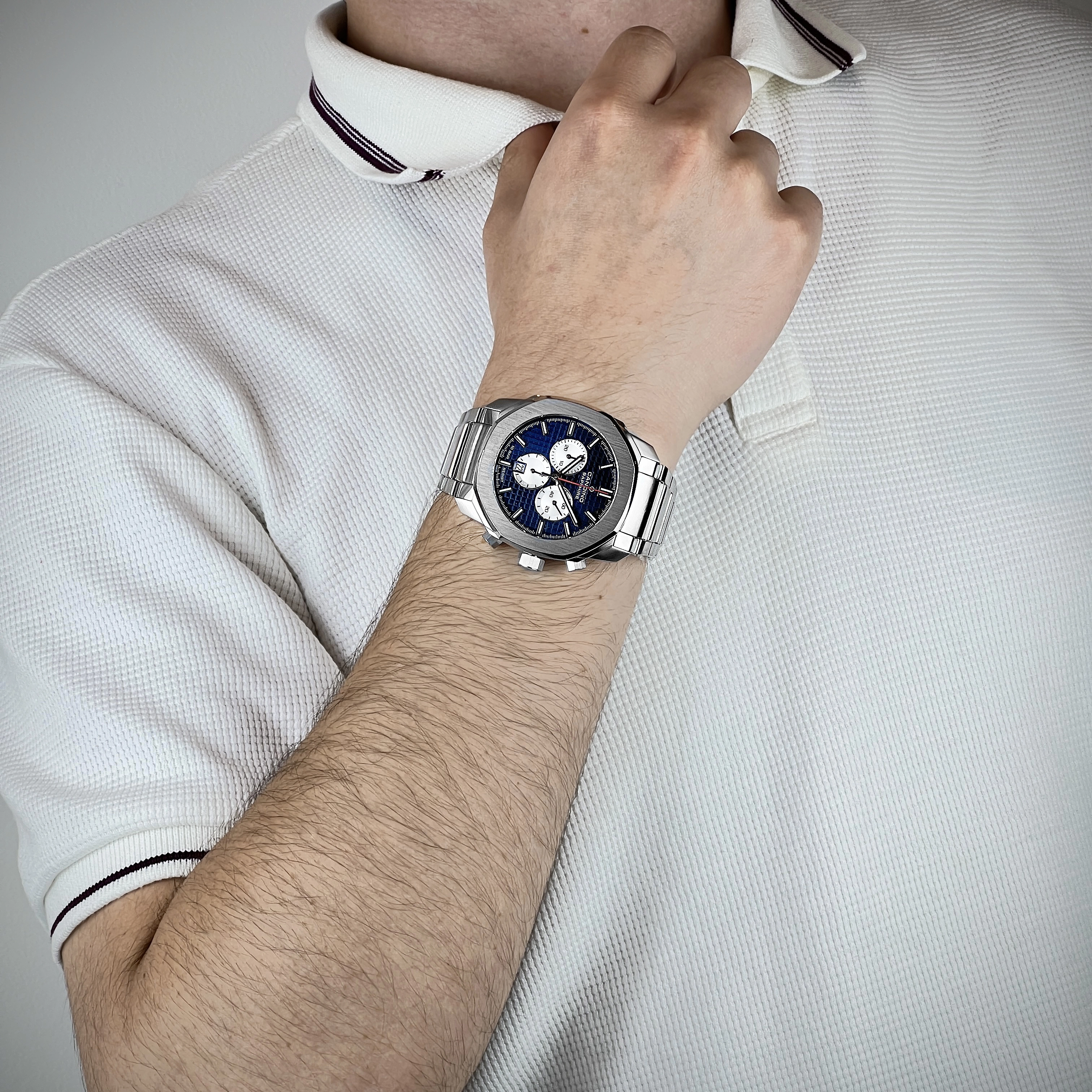 Reloj Candino analogo, para Hombre, tablero redondo colores azul y plateado, estilo index, pulso acero color plateado, calendario, cronografo