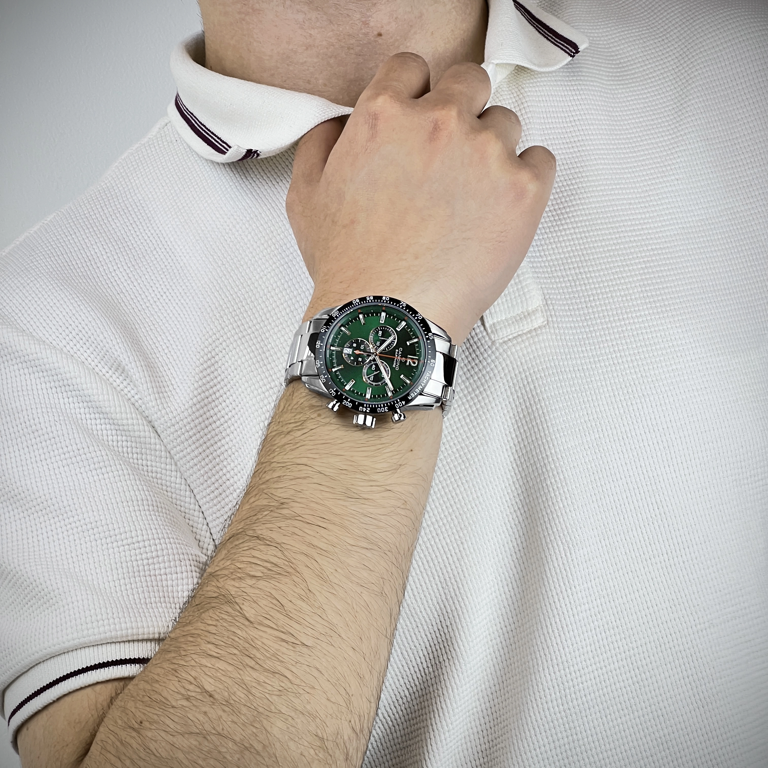 Reloj Candino analogo, para Hombre, tablero redondo color verde, estilo index + arabigo, pulso acero color plateado, calendario, cronografo