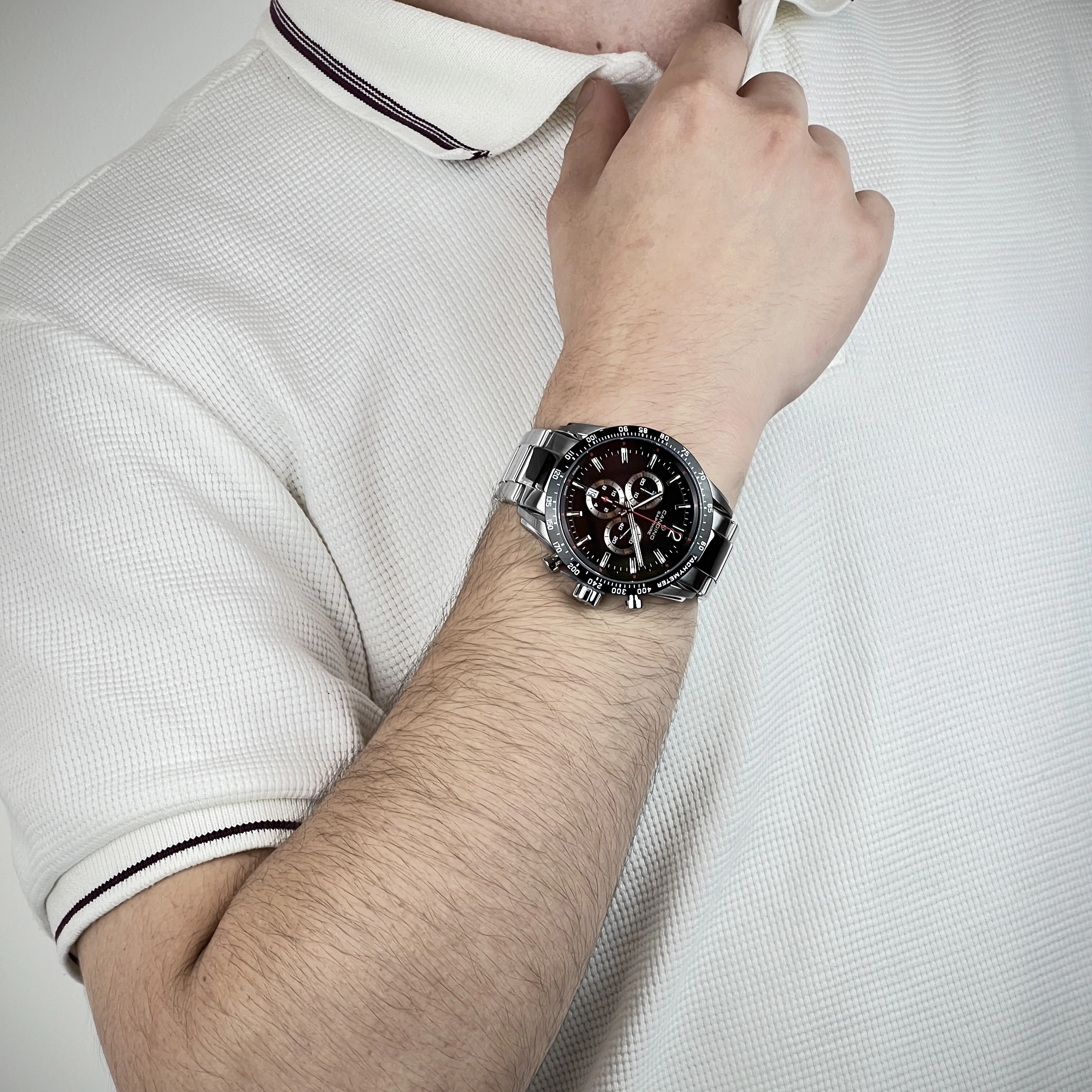 Reloj Candino analogo, para Hombre, tablero redondo colores negro y plateado, estilo index + arabigo, pulso acero color plateado, calendario, cronografo