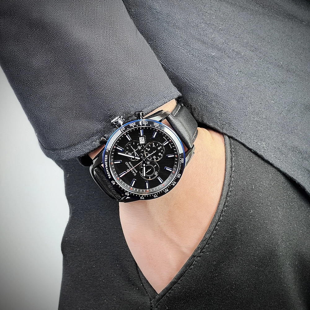 Reloj Candino analogo, para Hombre, tablero redondo colores negro y azul, estilo index, pulso cuero color negro, calendario, cronografo