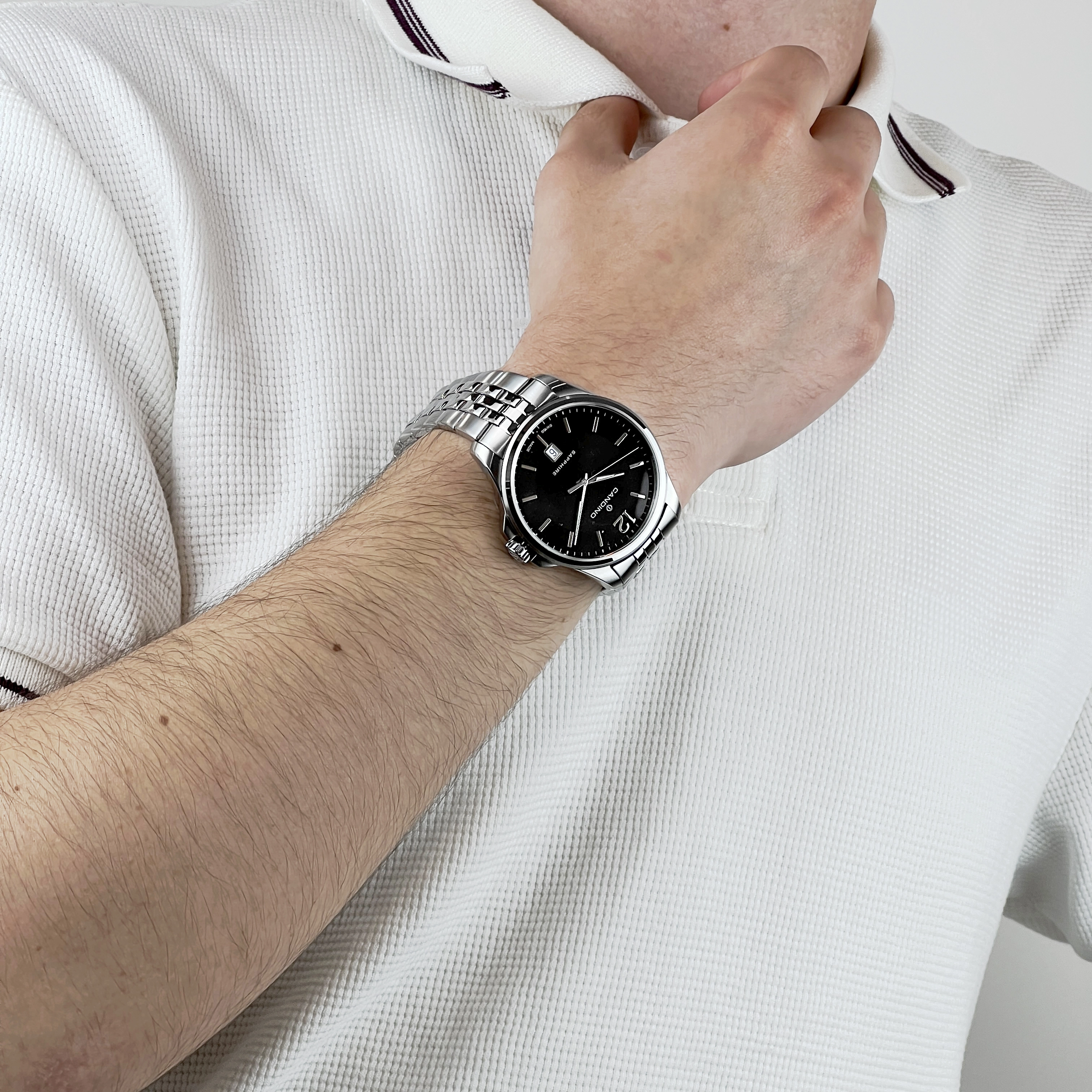 Reloj Candino analogo, para Hombre, tablero redondo color negro, estilo index + arabigo, pulso acero color plateado, calendario
