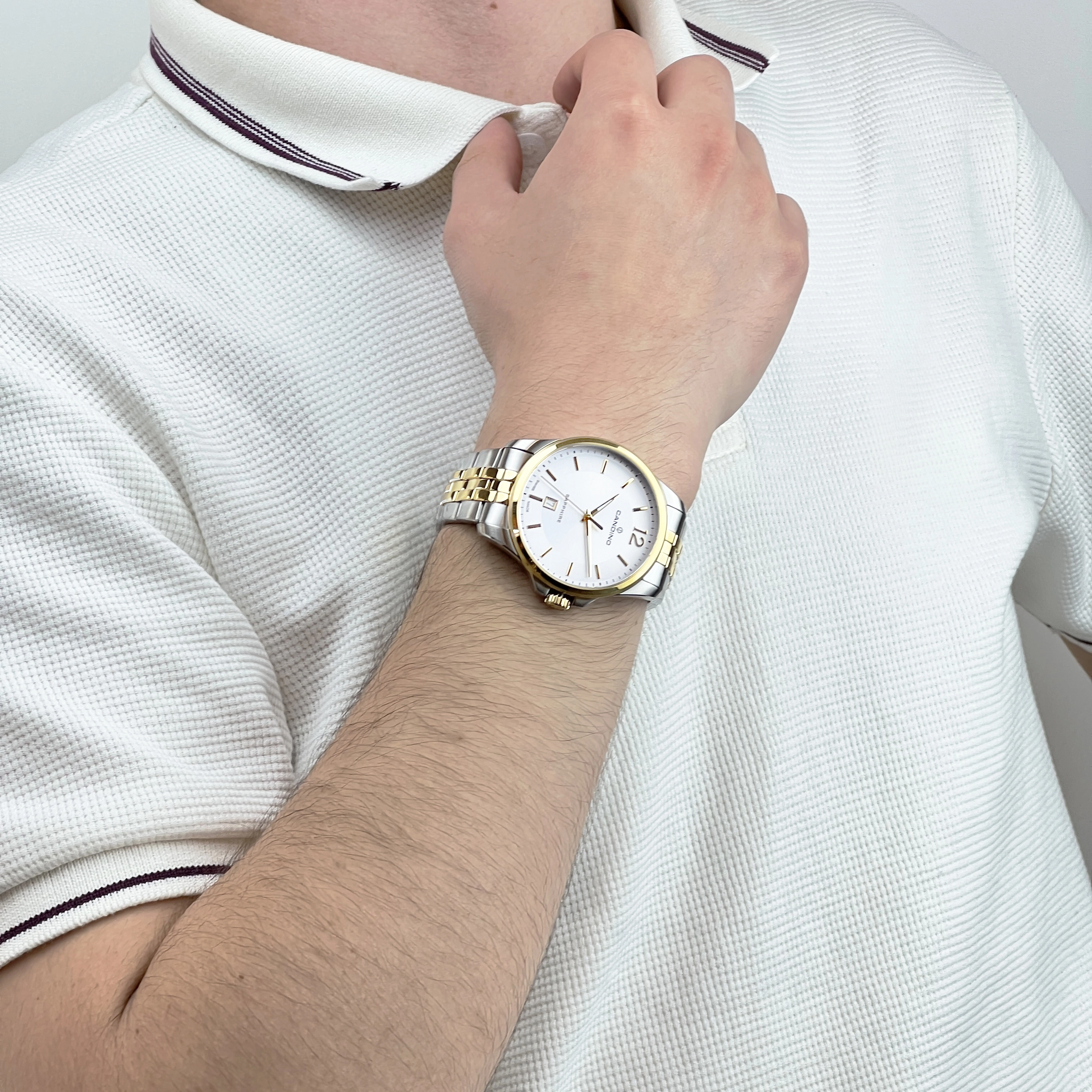 Reloj Candino analogo, para Hombre, tablero redondo color plateado, estilo index + arabigo, pulso acero colores plateado y dorado, calendario