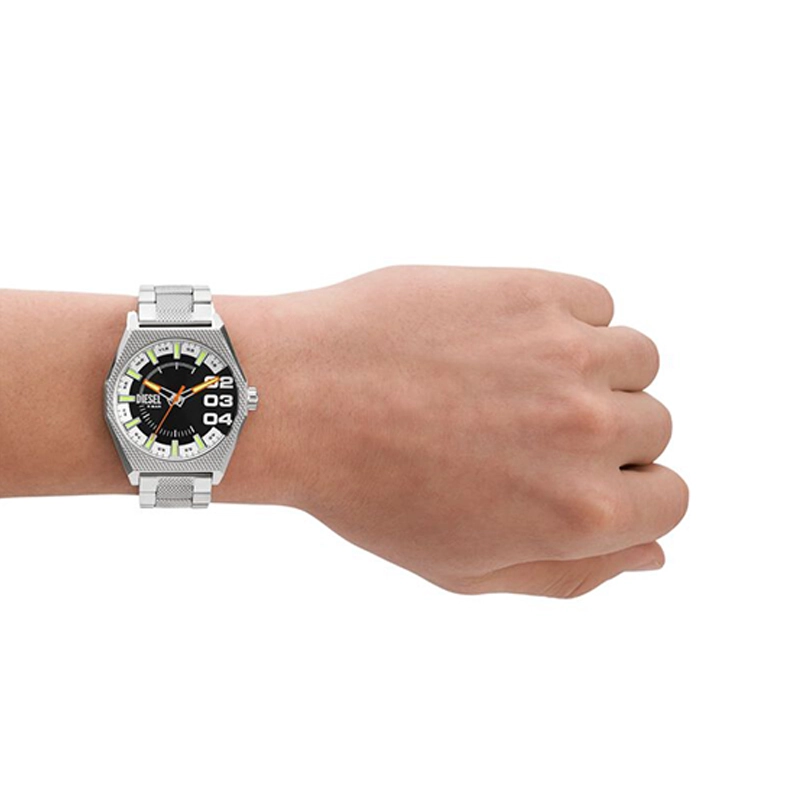 Reloj Diesel analogo, para Hombre, tablero redondo colores negro y rojo, estilo index + arabigo, pulso acero color plateado