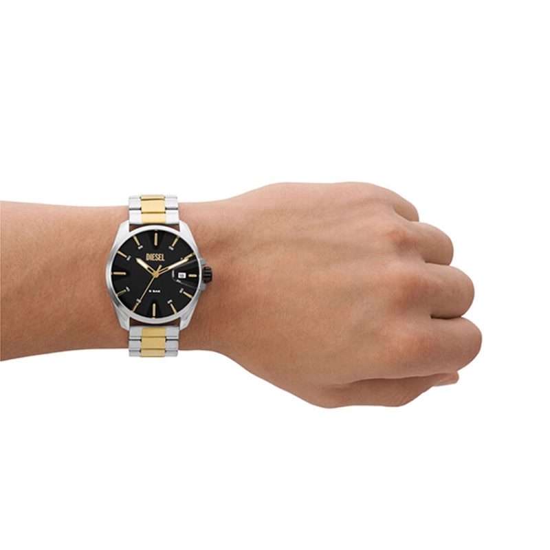 Reloj Diesel analogo, para Hombre, tablero redondo colores negro y dorado, estilo index, pulso acero colores plateado y dorado, calendario