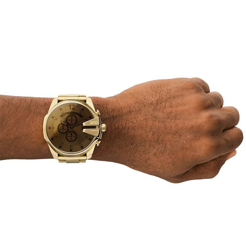 Reloj Diesel analogo, para Hombre, tablero redondo color dorado, estilo index + arabigo, pulso acero color dorado, calendario, cronografo